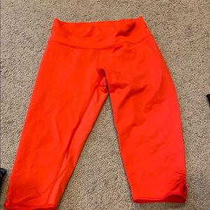 Lululemon red crop